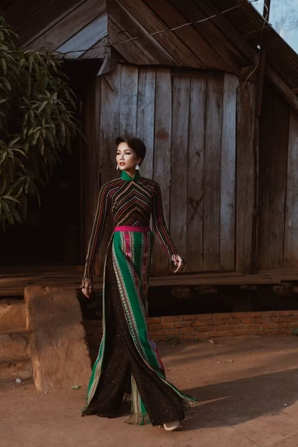 My nhan Viet va vay tho cam: HHen Nie dep xuat sac-Hinh-5