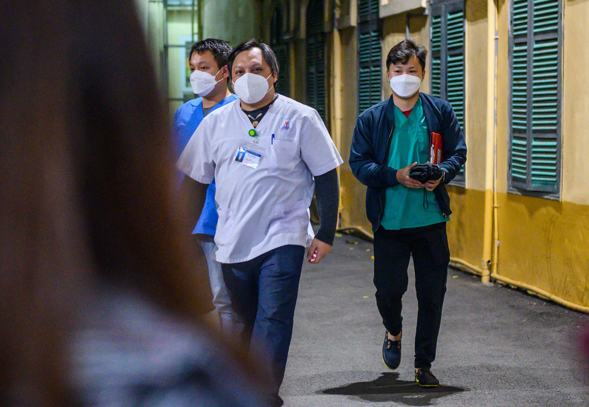 Nguoi nha dua thi the be gai bi dong dinh vao dau di hoa tang-Hinh-2