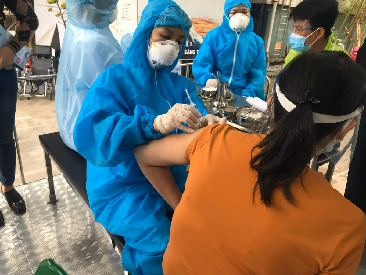 Chieu 13/3: 47 tinh bao phu mui 2 vaccine phong COVID-19 tren 95%