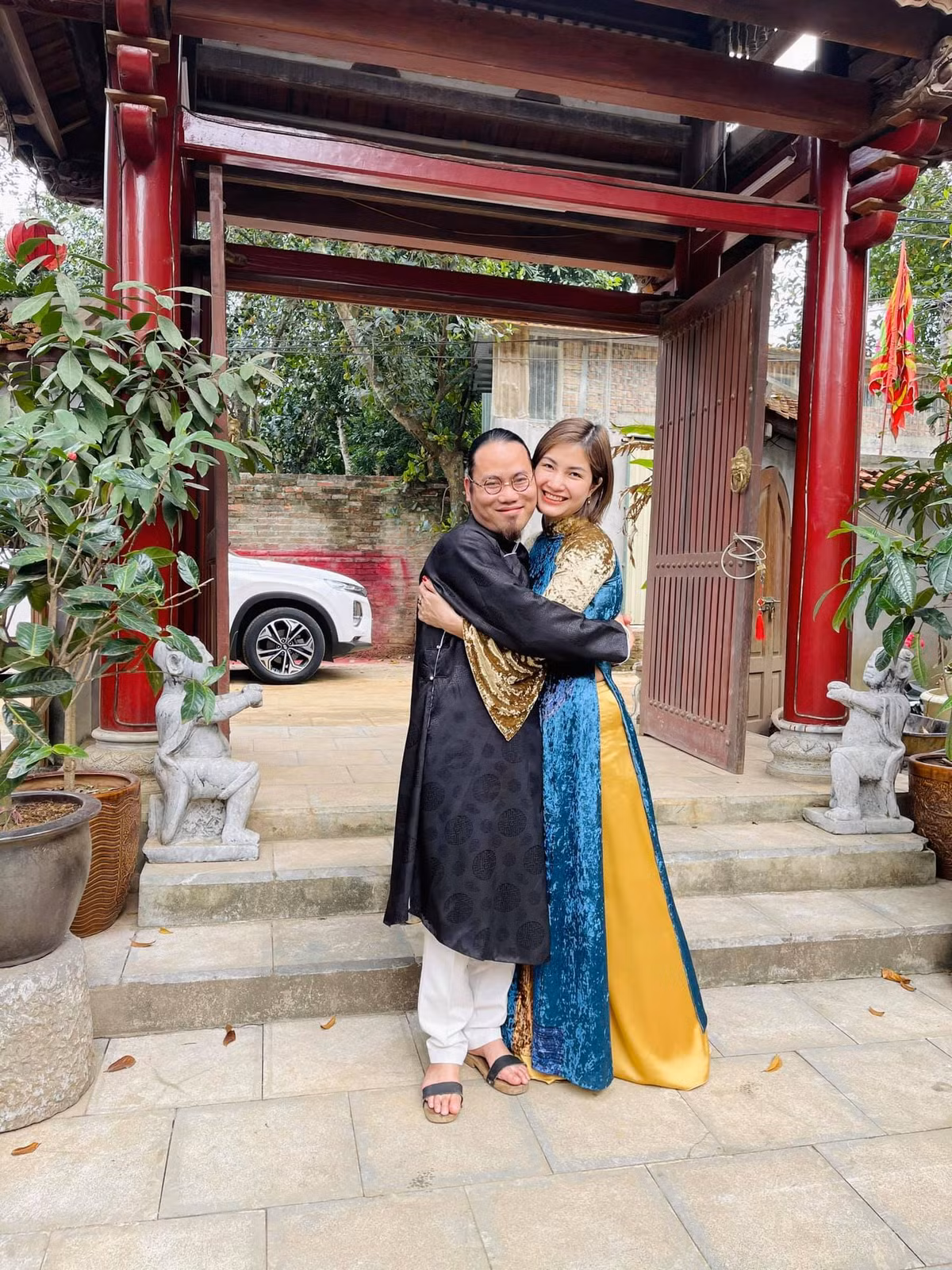 Bat mi nguoi vo kin tieng sinh 5 con cho nghe si Vuong Rau-Hinh-5