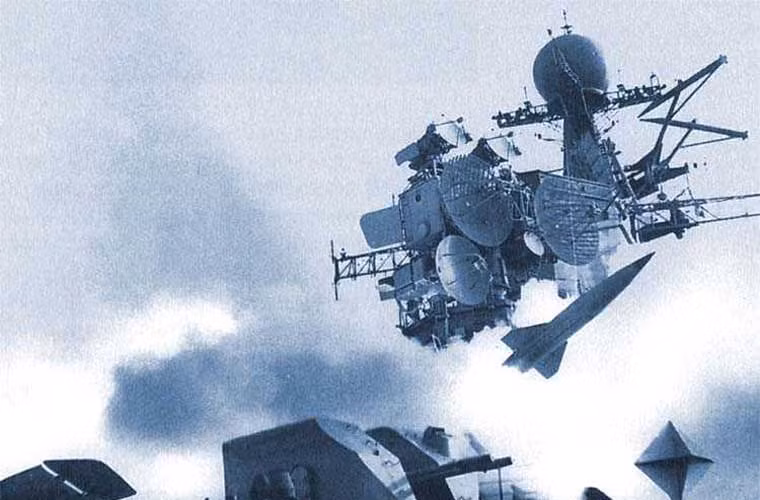 Khả năng tự phòng vệ chống các cuộc tiến công đường không của tàu cũng tương đối mạnh mẽ với tổ hợp tên lửa phòng không tầm trung M-11 Shtorm (NATO định danh là SA-N-3 Goblet). Trên tàu có 2 bệ phóng tên lửa M-11 Shtorm cùng 80 đạn dự trữ, tầm tấn công mục tiêu 3-45km, độ cao 100-25.000m.