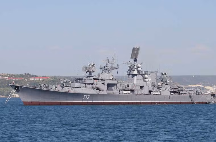 Đại chiến hạm chống ngầm Kerch được trang bị 4 động cơ tuốc bin GTG-12,5A công suất 1.250kW/chiếc và 1 động cơ tuốc bin GTG-6M công suất 600kW/chiếc cho tốc độ 32 hải lý/h, tầm hoạt động 9.000 dặm.