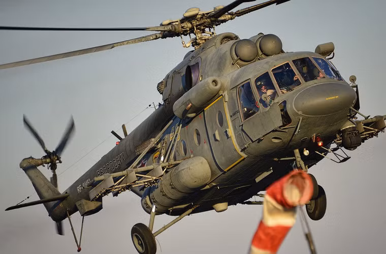 Trực thăng vận tải/vũ trang Mi-17AMTSh tham gia chi viện hỏa lực.