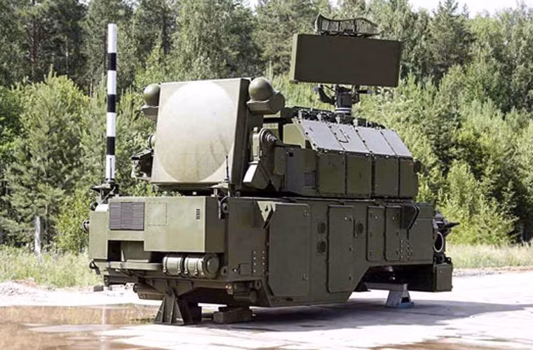 Tor-M2KM cũng là biến thể của hệ thống phòng không Tor nhưng được kết cấu module để có thể gắn trên ô tô, xe lửa, tàu chiến, thậm chí là cả trên nóc các tòa nhà, công trình.