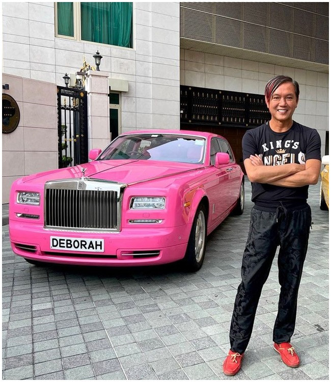 Stephen Hung đã làm chao đảo giới truyền thông quốc tế khi mạnh tay tậu cùng lúc 30 chiếc Rolls-Royce chỉ để trưng bày ở khách sạn của mình.Theo Washingtonpost, đây là "đơn hàng Rolls Royces lớn nhất thế giới từ trước đến nay".