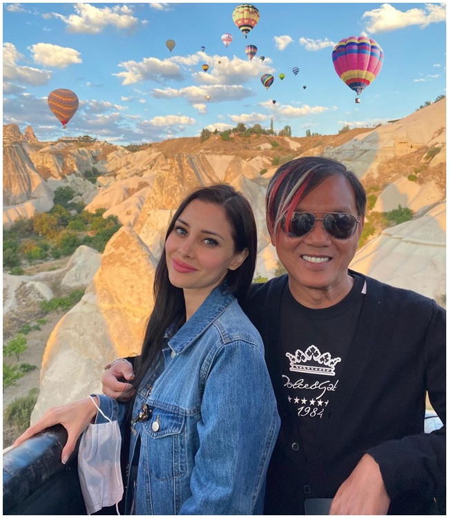 Cặp đôi vẫn yêu thương nhau và cuộc sống của họ vẫn đang hạnh phúc ngập tràn.