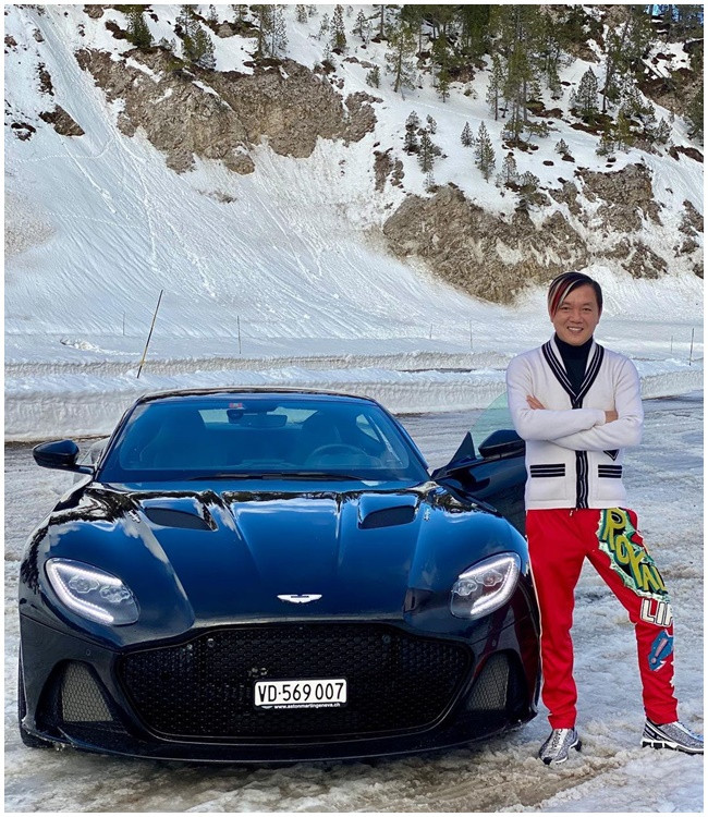 Vào năm 2020, Stephen Hung bất ngờ dính nghi án nợ nần chồng chất. Nhiều trang tin cho hay, tập đoàn bất động sản của Stephen Hung lâm vào tình cảnh khó khăn. Khách sạn xa xỉ bậc nhất của ông cũng không thể làm ăn được.