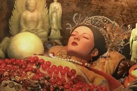 Vi sao con gai Khang Hy khi chet duoc mac long bao?-Hinh-2