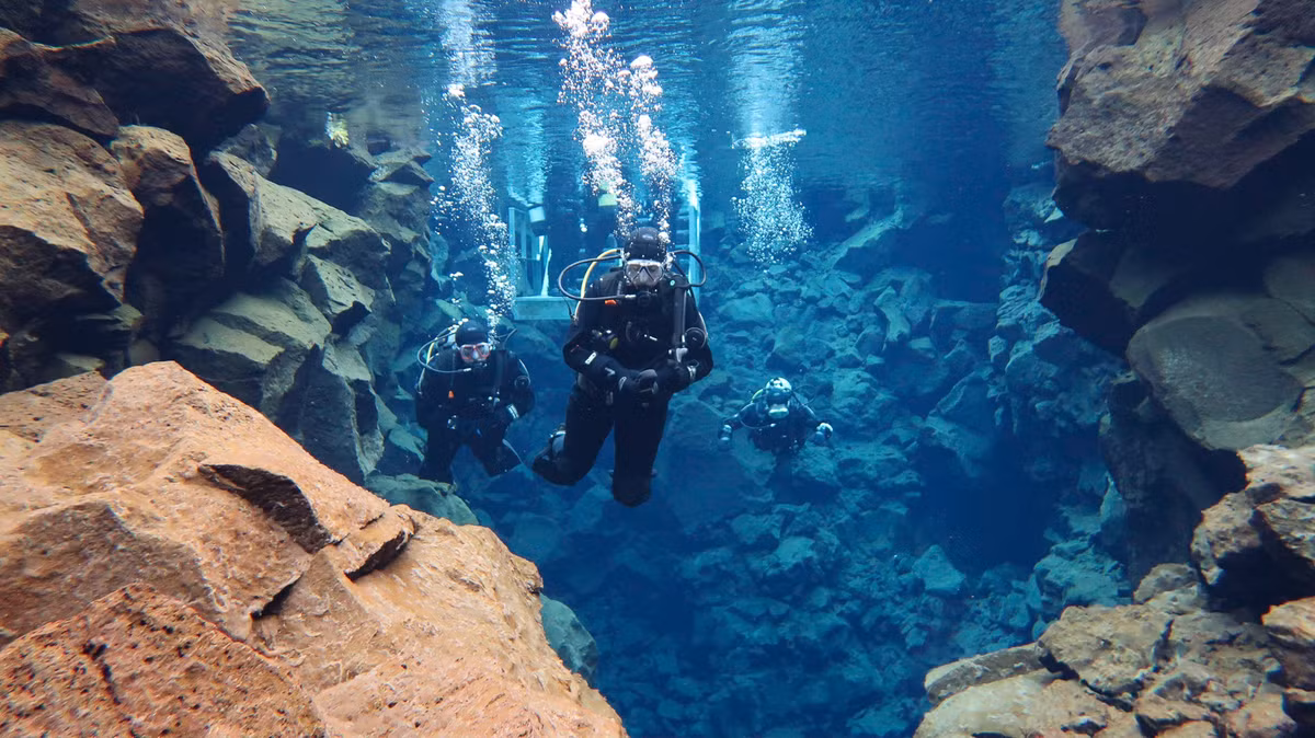 Khe nứt Silfra: Nơi duy nhất có thể cùng lúc chạm vào hai lục địa - Hình 7 Khe nut Silfra: Noi duy nhat co the cung luc cham vao hai luc dia-Hinh-7