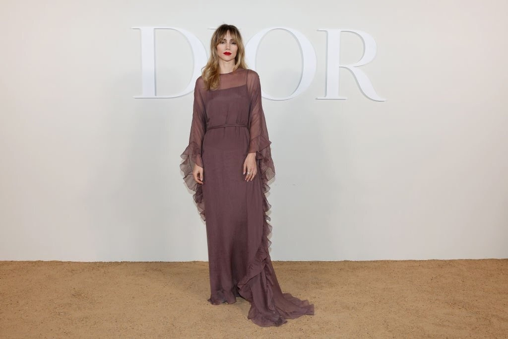 Theo Business of Fashion, sự nghiệp người mẫu của Suki Waterhouse bắt đầu từ năm 16 tuổi. Waterhouse được phát hiện ở trong một quán pub.