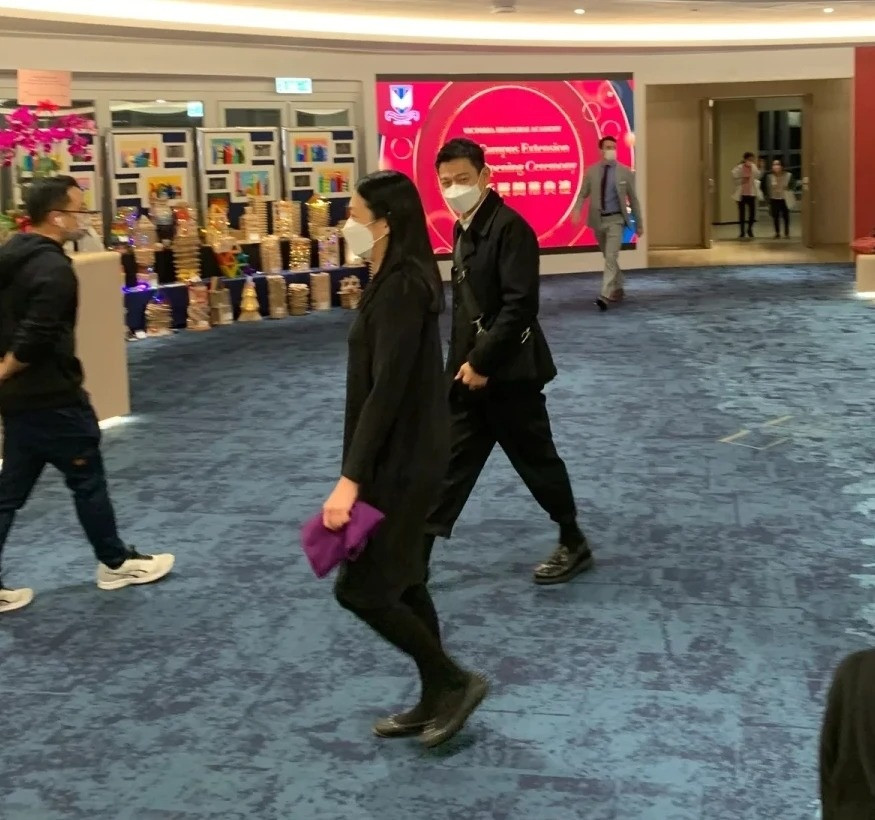 He lo hinh anh Luu Duc Hoa ben nguoi vo gia the-Hinh-2