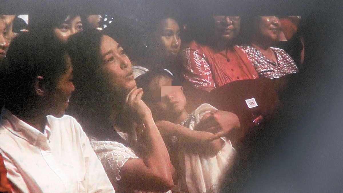 He lo hinh anh Luu Duc Hoa ben nguoi vo gia the-Hinh-5