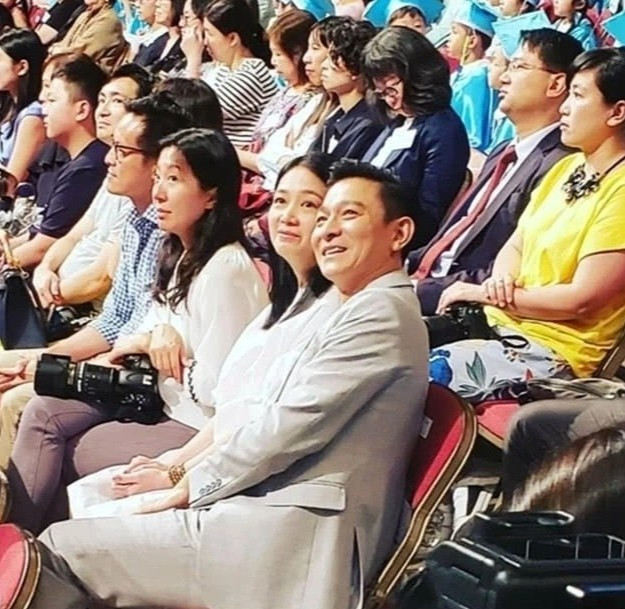 He lo hinh anh Luu Duc Hoa ben nguoi vo gia the-Hinh-3