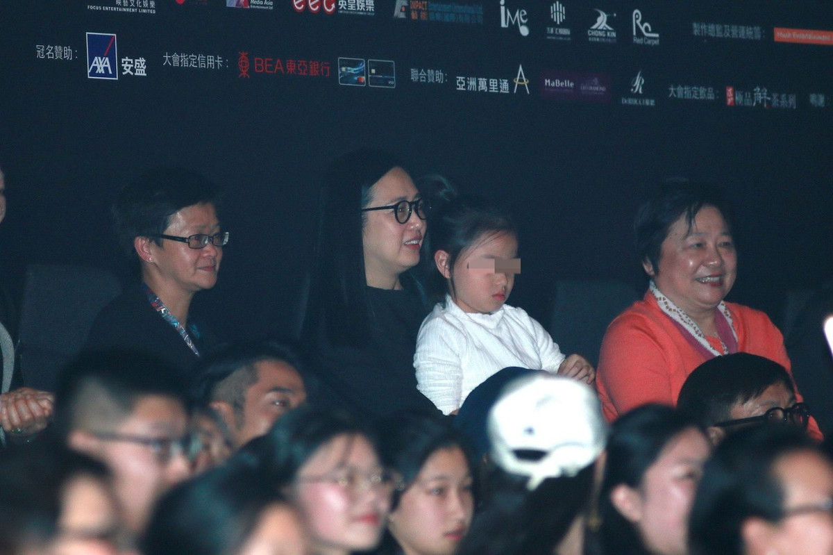 He lo hinh anh Luu Duc Hoa ben nguoi vo gia the-Hinh-4