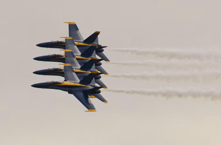 Hiện phi đội này được biên chế 8 chiếc F/A-18C (một chỗ ngồi), 2 chiếc F/A-18D (2 chỗ ngồi) và một chiếc vận tải C-130T.