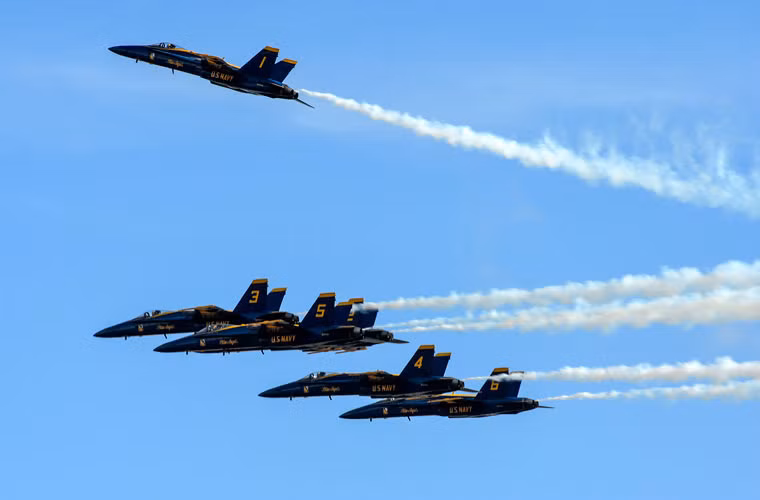 Các phi công Blue Angels đều là những người có kĩ năng bay hàng đầu Không quân Mỹ.
