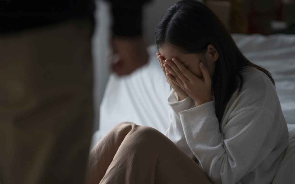 Chong len con thinh no chi vi vo mac vay ngan di hop lop