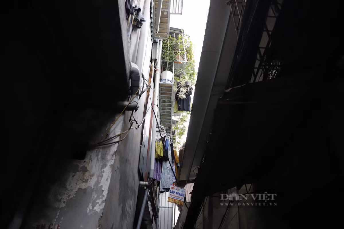 Tại phiên chất vấn HĐND TP.Hà Nội vào tháng 4/2022, Chủ tịch UBND quận Đống Đa Lê Tuấn Định cho biết, quy hoạch Công viên văn hoá Đống Đa được phê duyệt từ những năm 1998 - 2001. Theo đó, thu hồi hơn 70.000 m2 đất (hơn 7ha) tại 3 phường Láng Hạ, Trung Liệt (quận Đống Đa) và Thành Công (quận Ba Đình). Đến năm 2022, quận Đống Đa đã cung cấp số liệu dân cư, hiện trạng cho Sở Quy hoạch kiến trúc và trong thời gian tới quận sẽ tiếp tục phối hợp với sở thực hiện. Sau hơn 20 năm không được triển khai, đến nay có hàng trăm công trình ở phần đất quy hoạch Công viên văn hóa Đống Đa thuộc diện khó di dời. Quận Đống Đa đã giải phóng được 132 hộ với diện tích trên 9.000 m2 và khoảng 10.000 m2 tại khu bãi đất lấn chiếm. Sau khi giải phóng mặt bằng, quận đã sử dụng một phần đất xây trạm điện, sân bóng, trường học…