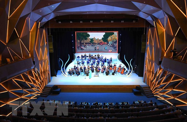 uang cảnh Nhà hát Hồ Gươm. (Ảnh: Phạm Kiên/TTXVN)