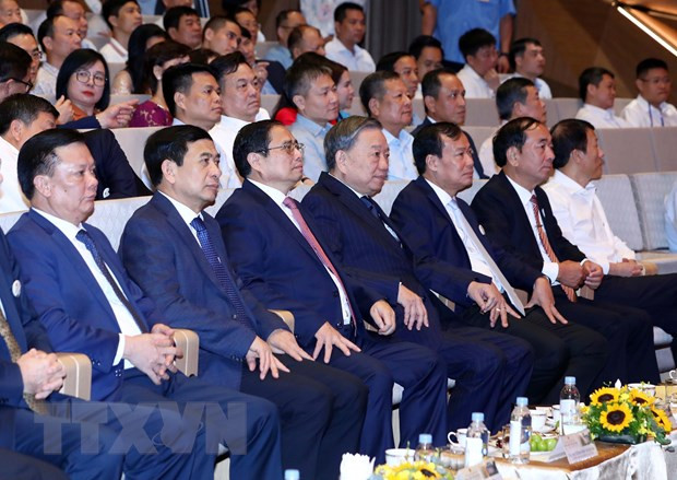 hủ tướng Phạm Minh Chính và các đại biểu dự chương trình nghệ thuật tại Nhà hát Hồ Gươm. (Ảnh: Phạm Kiên/TTXVN)