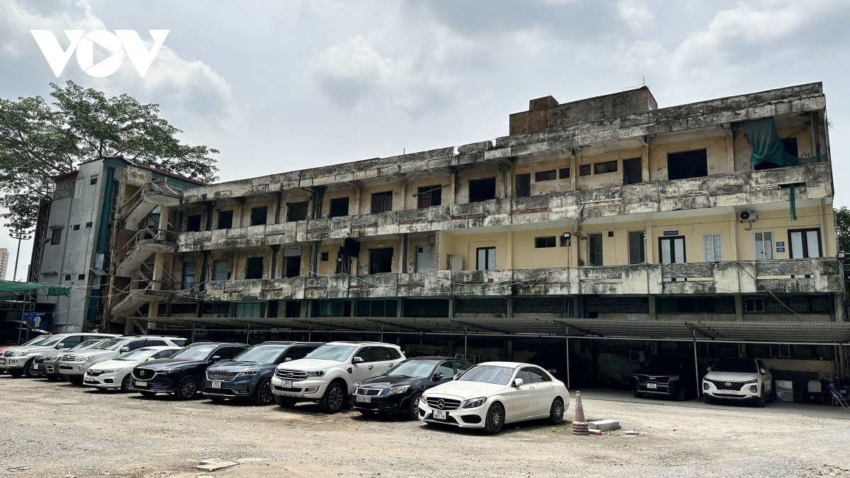 Diện tích đất được sử dụng làm bãi đỗ xe.