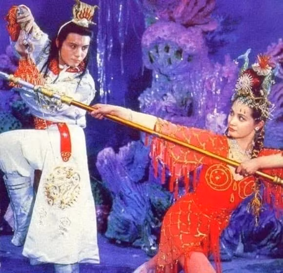 Trong “Tây Du Ký”, tại sao Vạn Thánh công chúa từ bỏ Bạch Long? Trong “Tay Du Ky”, tai sao Van Thanh cong chua tu bo Bach Long?