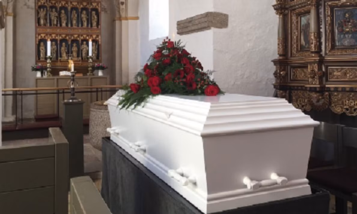 Cu ba “song lai” hai lan trong dam tang cua chinh minh