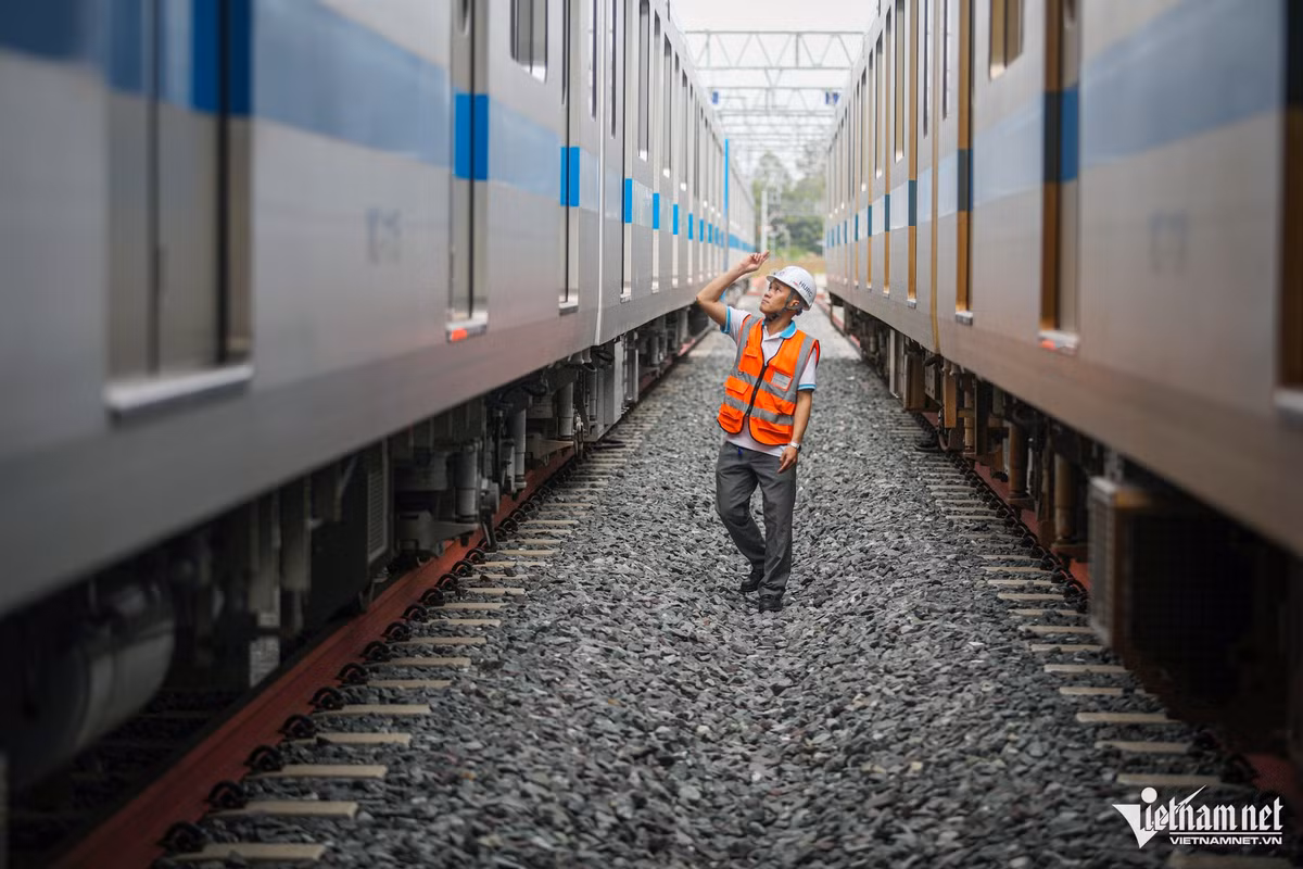 Phía chủ đầu tư metro số 1 cho biết, khu vực này luôn có hàng trăm công nhân làm việc và có hai tầng bảo vệ chặt chẽ, cùng nhiều camera an ninh để đảm bảo an toàn cho các đoàn tàu.