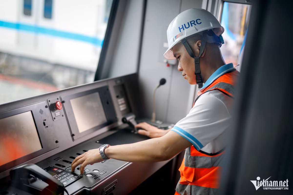 Khi đưa vào vận hành, mỗi ngày con tàu đầu tiên sẽ xuất phát từ depot Long Bình, đến các ga đón khách rồi tiến đến ga Bến Thành. Do đó, việc phối hợp nhịp nhàng giữa các khâu là hết sức quan trọng.