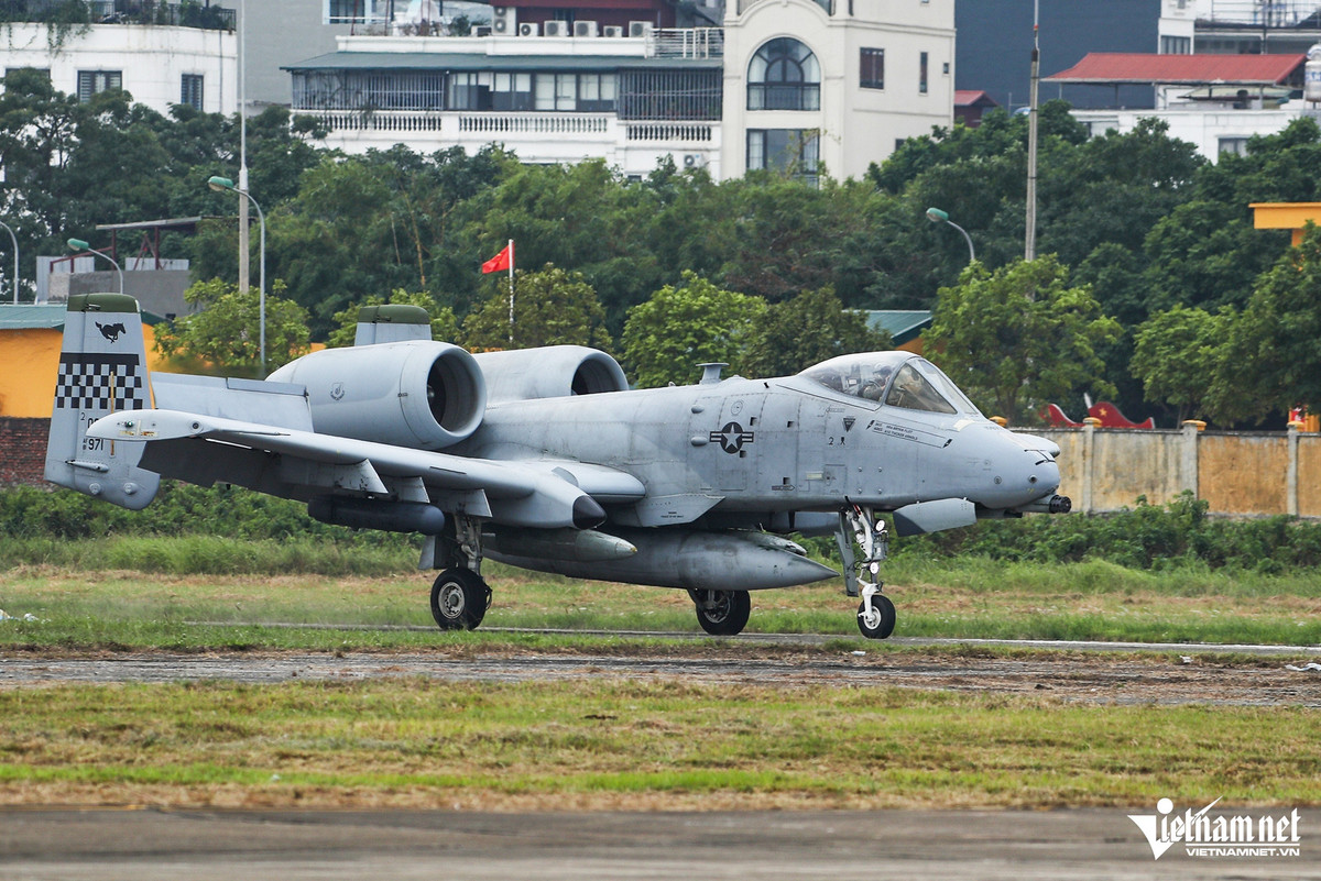 Với thiết kế cánh thẳng và lớn giúp "thần sấm" linh hoạt khi bay ở độ cao 300-2.500m.