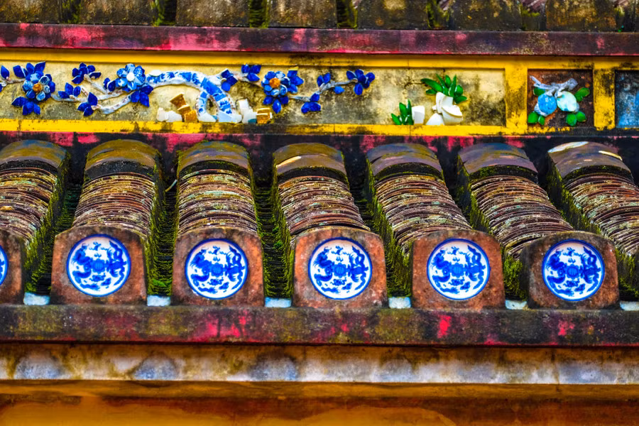 Đình làng Túy Loan được xây dựng lần đầu tiên ước chừng vào năm 1470 ở một nơi khác. Đến năm 1787, đình được trùng tu lần đầu. Năm 1888, đình bị cháy và được xây dựng lại ở mảnh đất bên cạnh dòng sông Túy Loan.