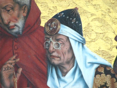 Ban đầu, kính mắt được thiết kế theo kiểu cầm tay hoặc ngoắc lên sống mũi. Dần dần, kính mới được phát triển có hình dáng như ngày nay.