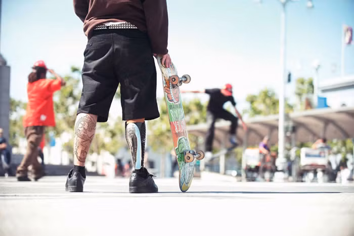 Bạn cũng có thể thấy sự khác biệt một trời một vực giữa những chiếc chân giả hiện nay và chân do Bespoke Innovations thiết kế.