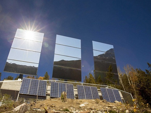 Chiếc gương khổng lồ đặt trên một sườn núi của Na Uy sẽ mang lại ánh sáng mặt trời cho thị trấn Rjukan – nơi không có ánh sáng mặt trời trực tiếp chiếu đến vào giữa tháng 9 và tháng 3.