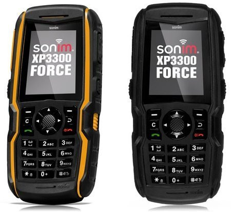 Sonim XP3300 Force được ghi nhận trong kỉ lục Guinness là chiếc điện thoại cứng nhất thế giới khi nó vẫn "sống sót", không có tổn hại nào về HĐH sau khi rơi từ độ cao 25 m và rơi xuống một mặt bê tông cứng. Thêm vào đó, nó vẫn an toàn khi bị chìm hoàn toàn trong khối nước thải 2 m. Tuy nhiên, nó gần như bị trộn lẫn với chất thải.