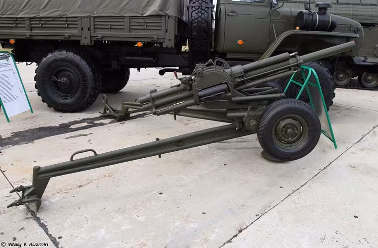 Súng cối tự động 2B9 Vasilek được Liên Xô phát triển từ những năm 1960, hiện trang bị chủ yếu trong Quân đội Nga và một vài nước khác. Điểm đặc biệt trên loại cối này là có thể nạp đạn từ cả đầu và đuôi súng.