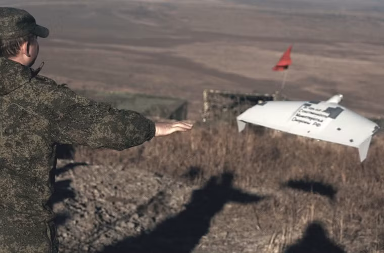 Trong các năm gần đây, Quân đội Nga ngày càng ứng dụng công nghệ UAV vào trong trinh sát mục tiêu, chỉ thị mục tiêu pháo binh.