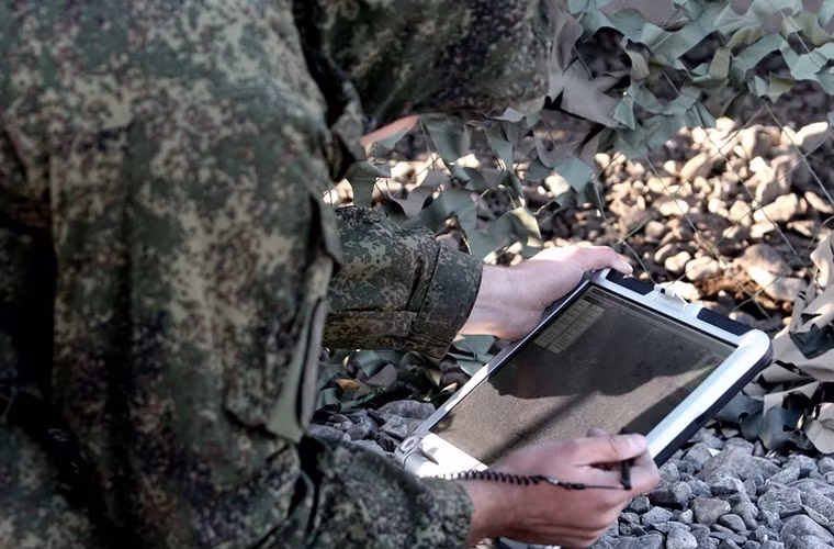 Thiết bị điều khiển UAV như một chiếc máy tính bảng.