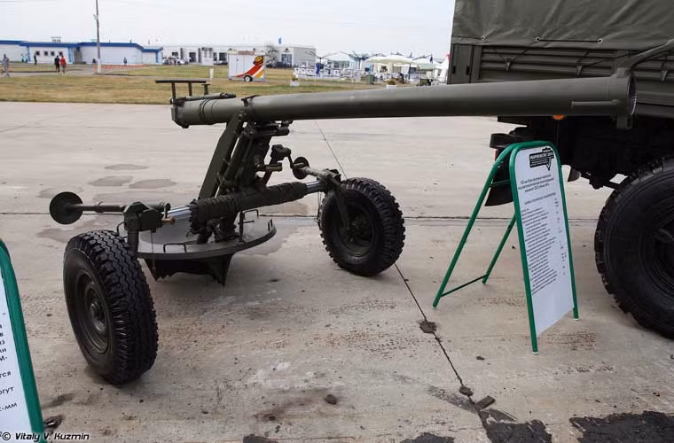 Bên cạnh việc sử dụng các súng cối từ thời Liên Xô, Nga cũng đang thiết kế nhiều mẫu cối mới. Điển hình là súng cối bán tự động nạp bằng đuôi (không phải từ đầu) 2B23 Nona-M1 - do công ty Tsniitochmash thiết kế, giới thiệu lần đầu tại triển lãm Abu Dhabi năm 2011. Nó chi viện hỏa lực gián tiếp cho các đơn vị bộ binh trong cả ban ngày, ban đêm, mọi điều kiện thời tiết.