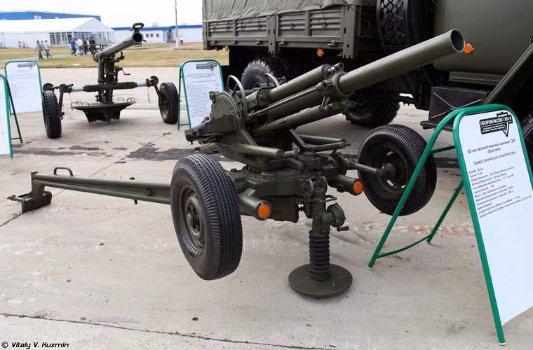 2B9 có trọng lượng chiến đấu lên tới 632kg, bắn đạn cỡ 82mm nặng 3,23kg, tốc độ bắn lý thuyết 100-120 phát/phút, tầm bắn tối đa tới 4,27kg. Nó có thể bắn đạn xuyên giáp trọng lượng 3,1kg có thể xuyên thủng giáp dày 100mm.