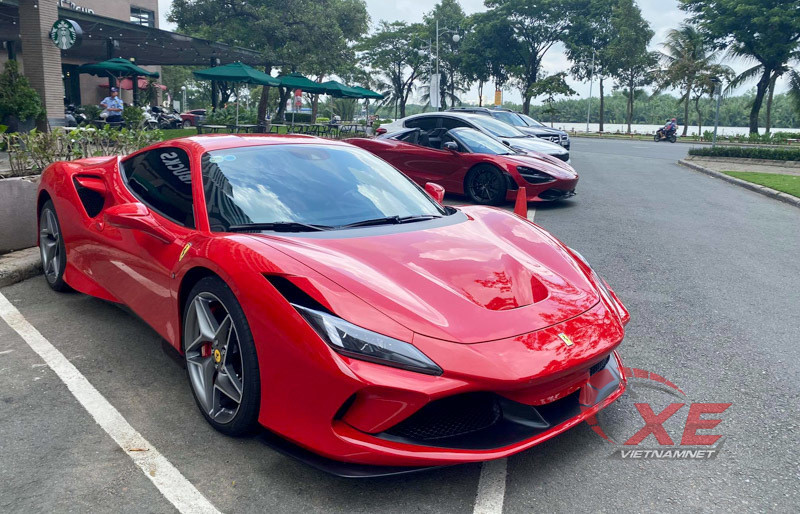 Hai sieu xe dinh dam vua ra bien trang tai Viet Nam: Thue phi the nao?-Hinh-3