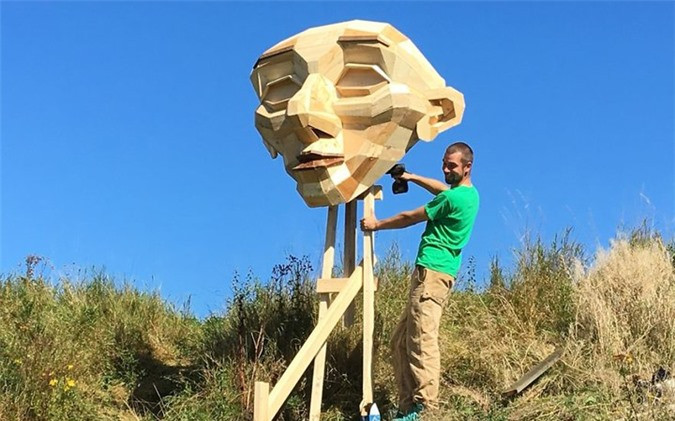 ##sc### Công đoạn đầu tiên để dựng tượng Trine. 