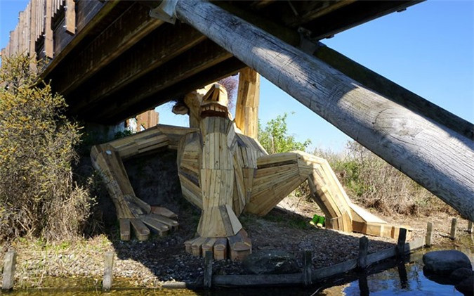 ##sc### Dưới chân Oscar là một dòng suối nhỏ trong vắt. 