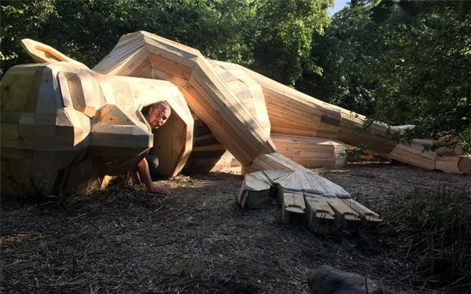 ##sc### Một người lớn có thể chui lọt miệng của người khổng lồ này. 