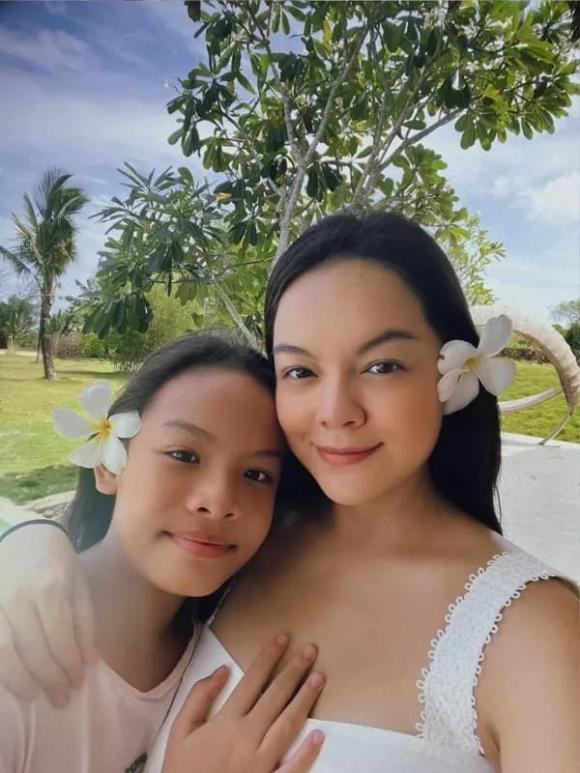 Con gái đầu của Phạm Quỳnh Anh càng lớn càng hệt bản sao của mẹ - Hình 2 Con gai dau cua Pham Quynh Anh cang lon cang het ban sao cua me-Hinh-2
