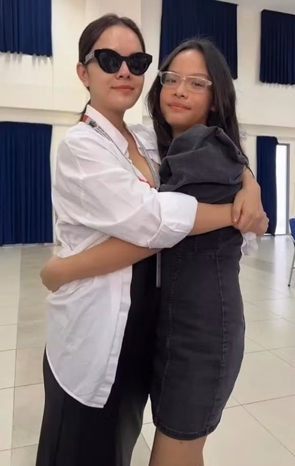 Con gai dau cua Pham Quynh Anh cang lon cang het ban sao cua me