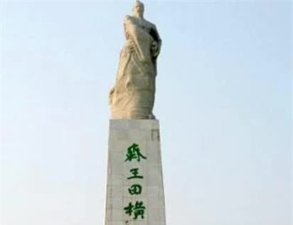 Ai khien Luu Bang roi le khi qua doi, 500 tuong si tu sat theo?