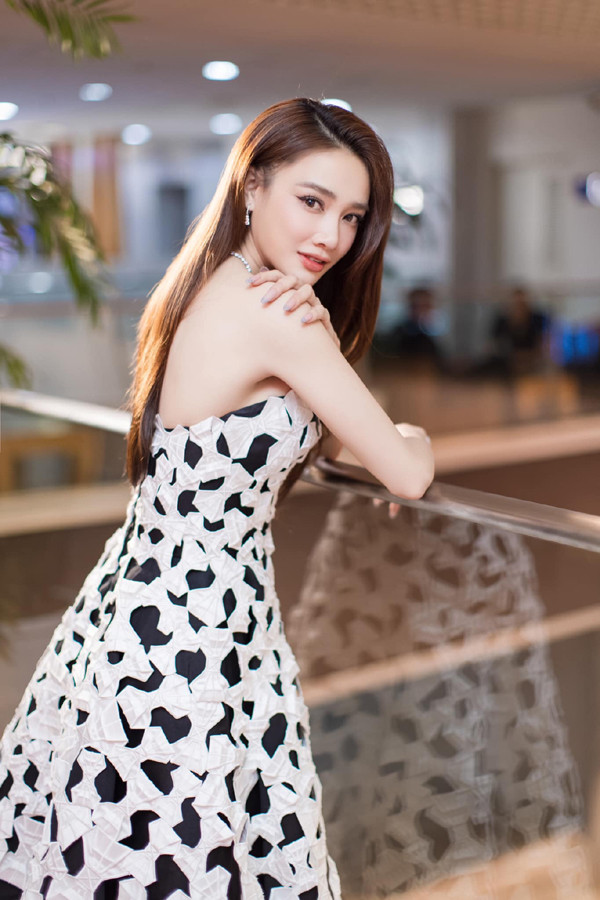 Nhã Phương cưới Trường Giang điểm 10 sự nghiệp lẫn tình cảm - Hình 3 Nha Phuong cuoi Truong Giang diem 10 su nghiep lan tinh cam-Hinh-3