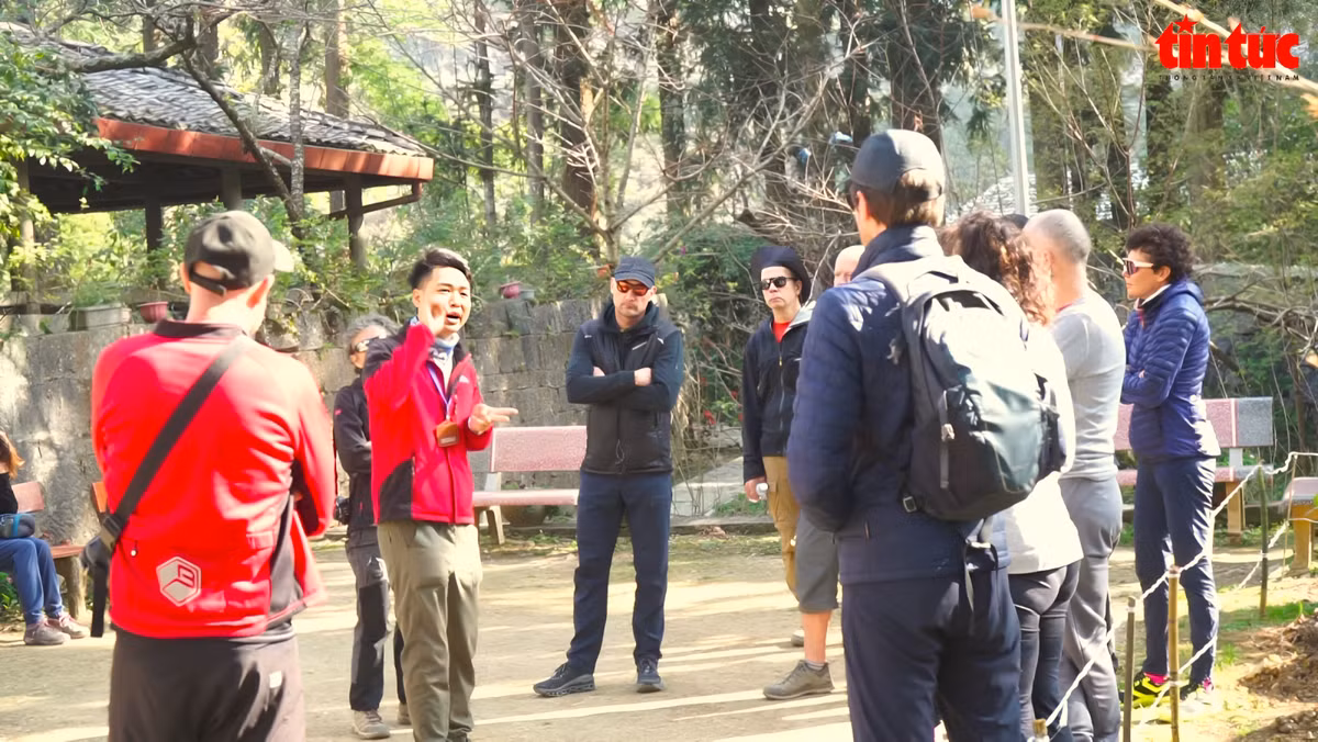 Ve dep tram mac noi dinh thu ho Vuong thu hut du khach-Hinh-2