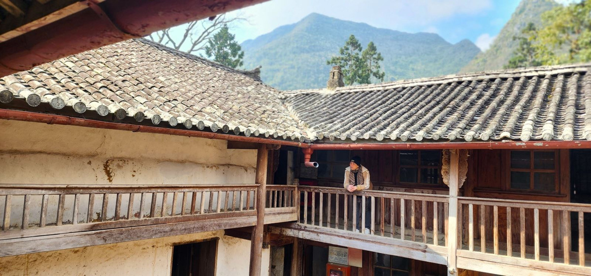 Ve dep tram mac noi dinh thu ho Vuong thu hut du khach-Hinh-4